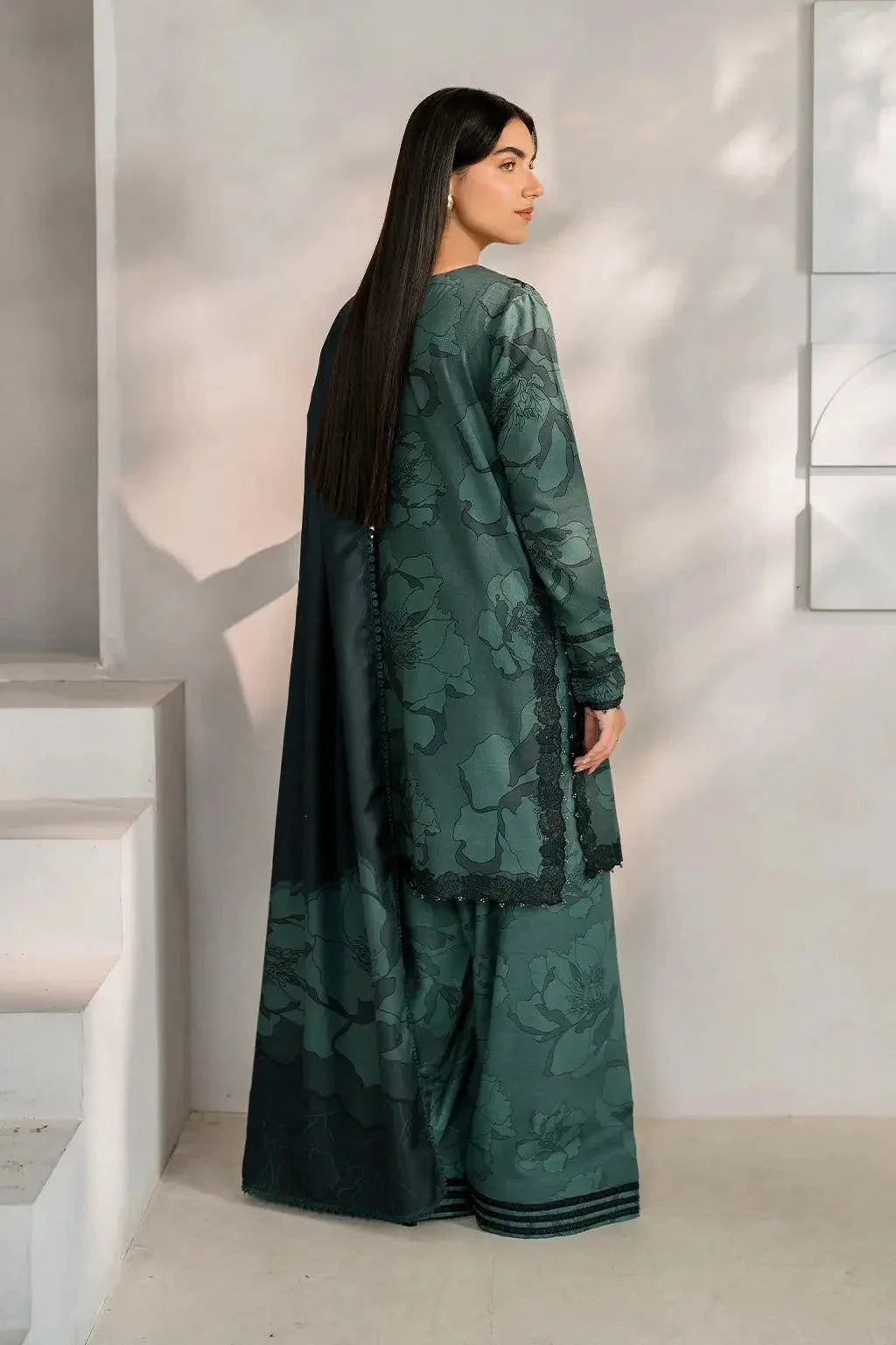 Embroidery lawn Suit 8533 SINGHAR